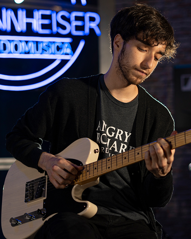 daniel-monsalve Daniel Monsalve - Profesor de Guitarra