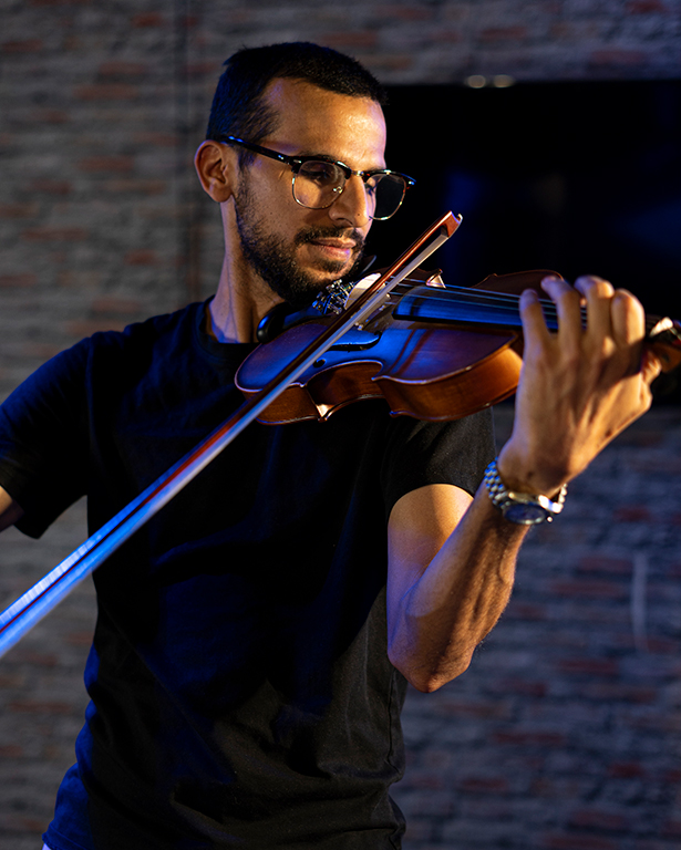 enmanuel Enmanuel Garcias -Profesor de Violin